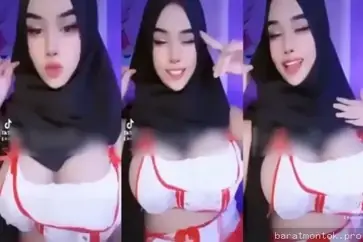 Cewek imut cosplay perawat seksi pamer tubuh poster
