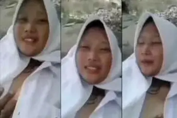 Ngewe Gadis SMA di Batu Sungai Becek Ganas Hot poster